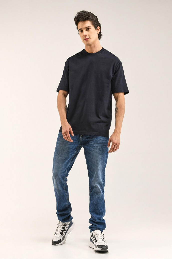 Camiseta básica manga corta unicolor.