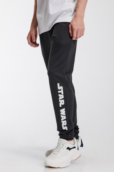 Jogger, estampado de STARWARS, en frente.