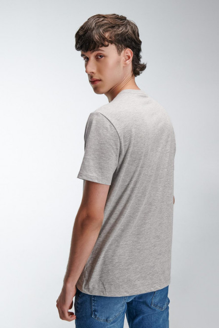 Camiseta manga corta con estampado.