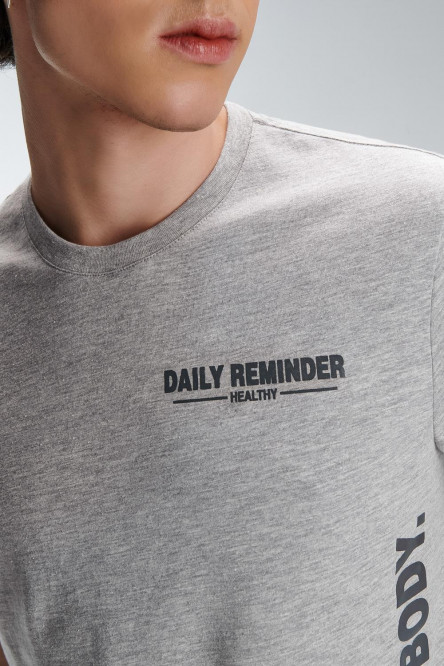 Camiseta manga corta con estampado.