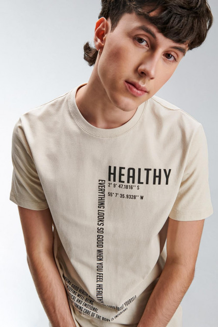 Camiseta manga corta con estampado.