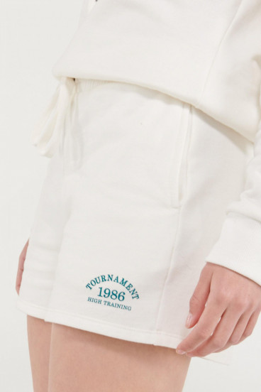 short-con-bolsillos-y-estampado