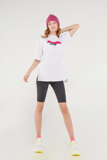 Camiseta manga corta, con estampado en frente y espalda.