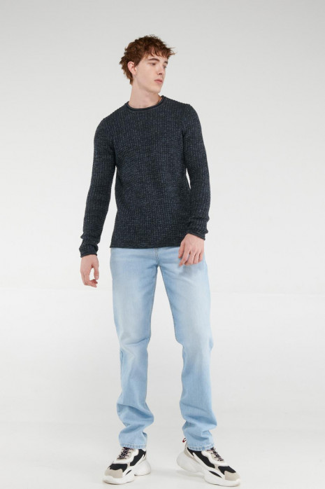 Suéter cuello redondo