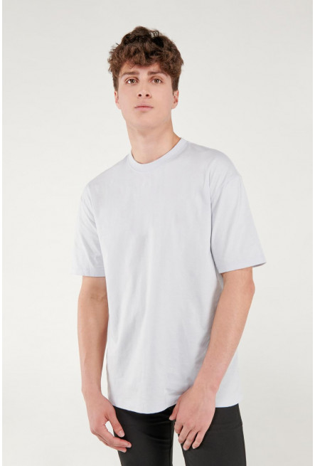 Camiseta básica manga corta unicolor.