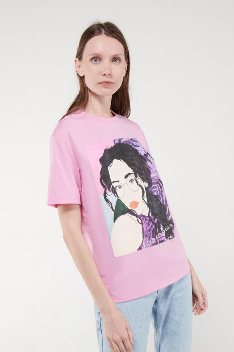 Camiseta, manga corta, con estampado en frente.